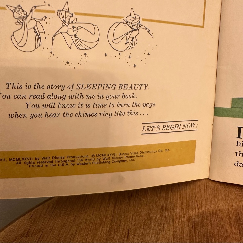 SOLD- Vintage 1977 Walt Disney SLEEPING BEAUTY Read Along Book Record See Hear - Picture 3 of 12